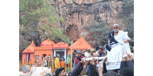 मोरारी बापू ने किया 12 फीट मुनि प्रतिमा का अनावरण, श्रद्धालुओं में उत्साह